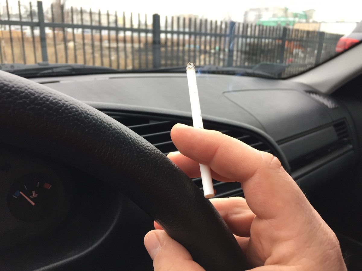 Как избавиться от запаха сигарет в автомобиле?