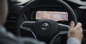 VW показал интерьер кроссовера T-Cross